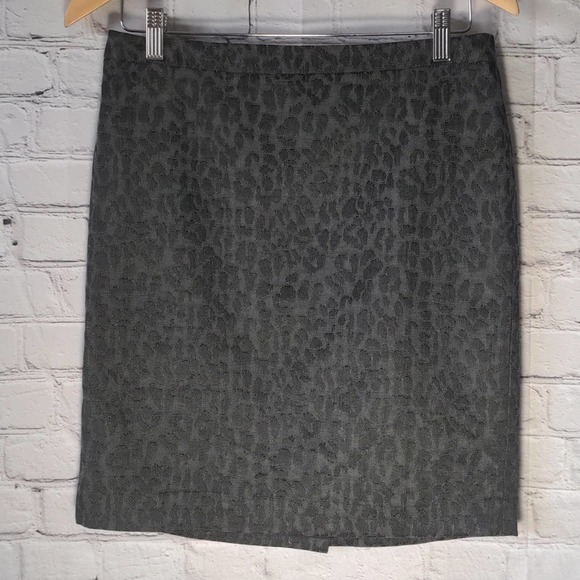 Ann Taylor Loft Petites Grey Leopard Print Skirt 6P - Picture 3 of 11